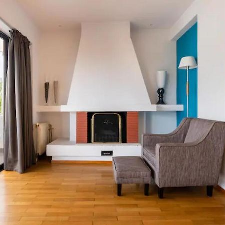 Βright Walled Designed Apt In Glyfada Center Atenas Exterior foto