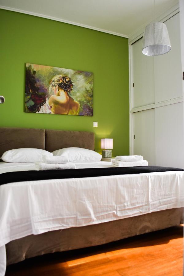 Βright Walled Designed Apt In Glyfada Center Atenas Exterior foto