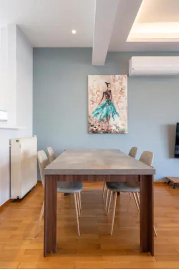 Βright Walled Designed Apt In Glyfada Center Atenas Exterior foto